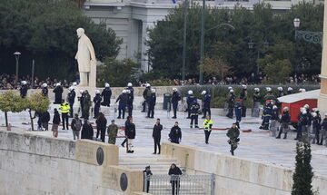 Τέμπη: Έντεκα προσαγωγές και πέντε συλλήψεις πριν την έναρξη του συλλαλητηρίου στο Σύνταγμα 