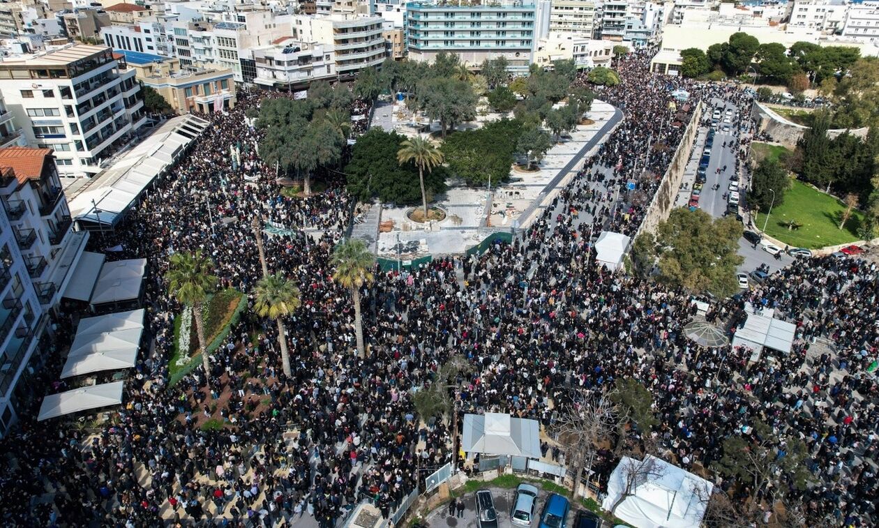 Όσα γράφουν τα ξένα Μέσα για τις μεγαλειώδεις συγκεντρώσεις