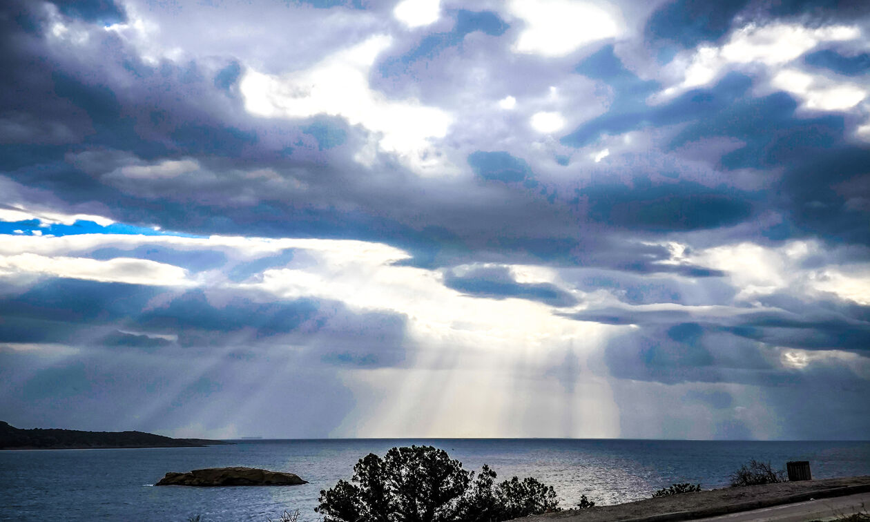 Καιρός: Μικρή άνοδος με νεφώσεις